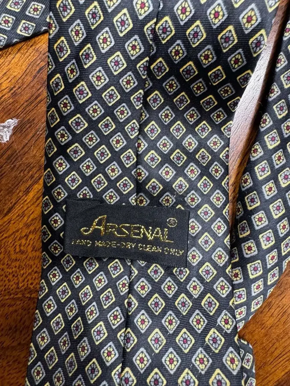 Arsenal Men's Geometric Pattern Hand-Made Silk Necktie